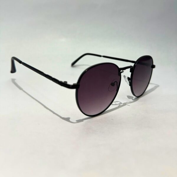 Vintage Round Sunglasses with Black Frame